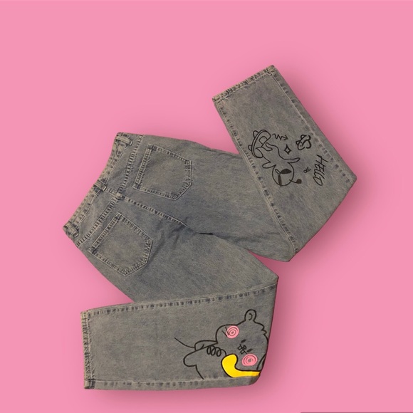 High-Waisted Graphic Detail
Pants - Light Wash, XS - Picture 3 of 4